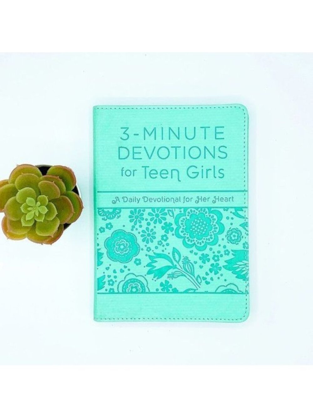 3-MIN DEVOTIONS FOR TEEN GIRLS: DAILY DEVOTIONAL